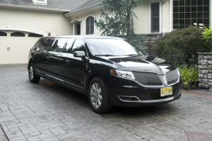 Black Lincoln MKT Stretch - 6 Passenger